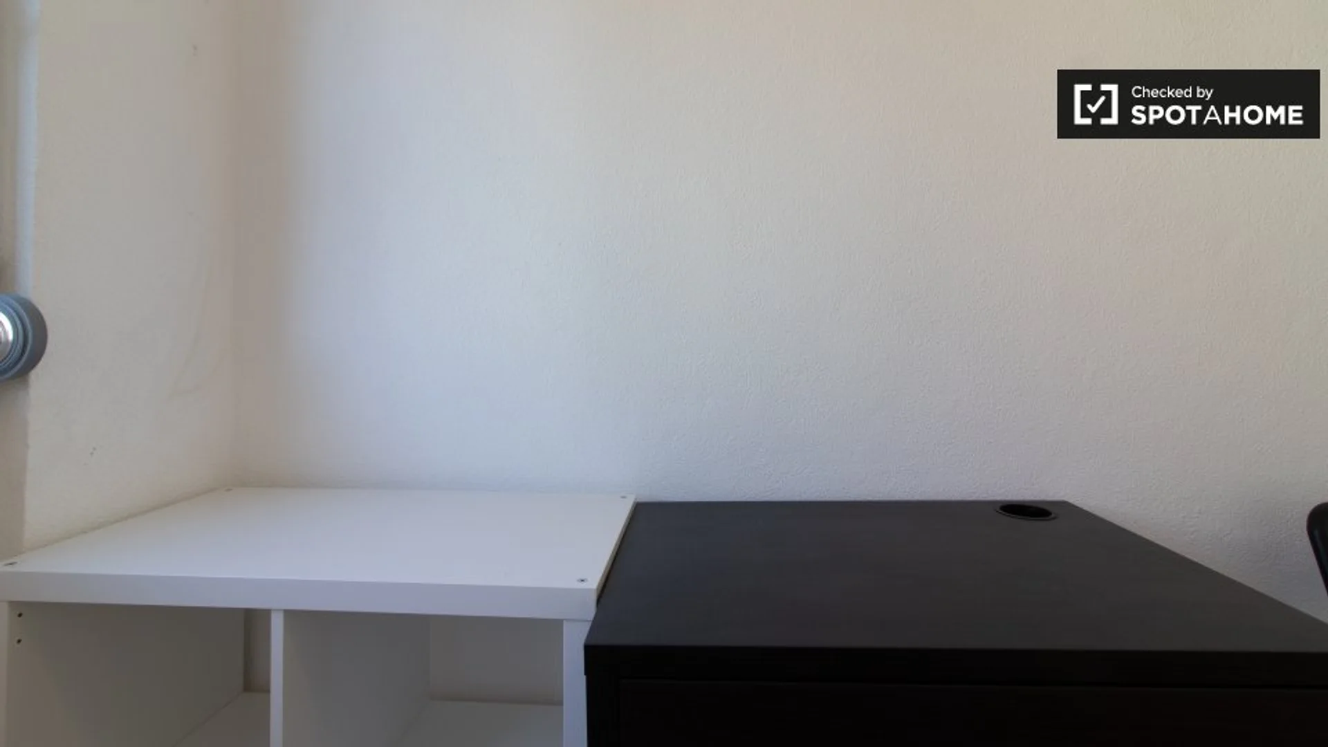Chambre d'étudiant fonctionnelle parfaite pour étudier dans