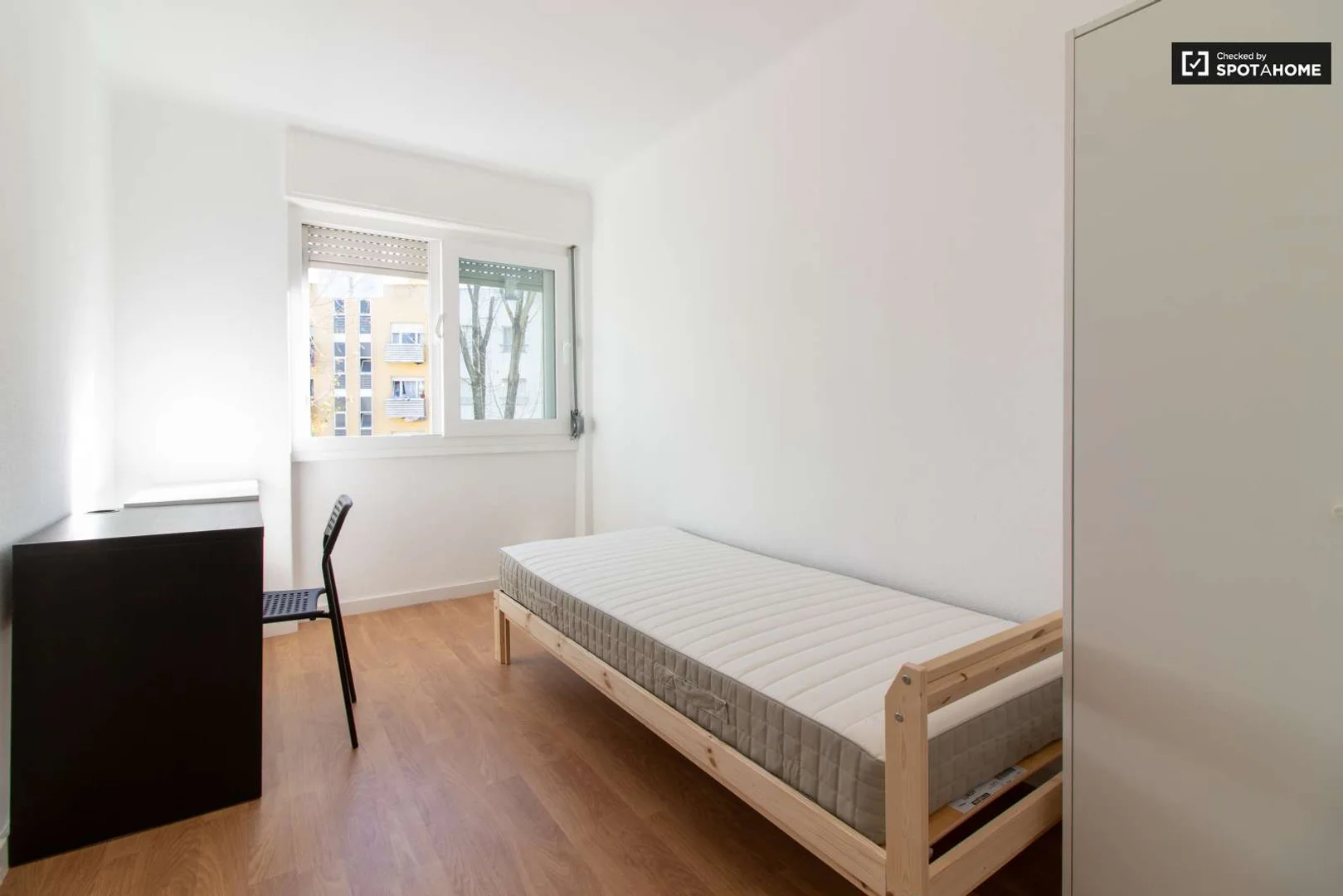 Bezahlbares Zimmer für Studenten mit ausreichender Beleuchtung in 