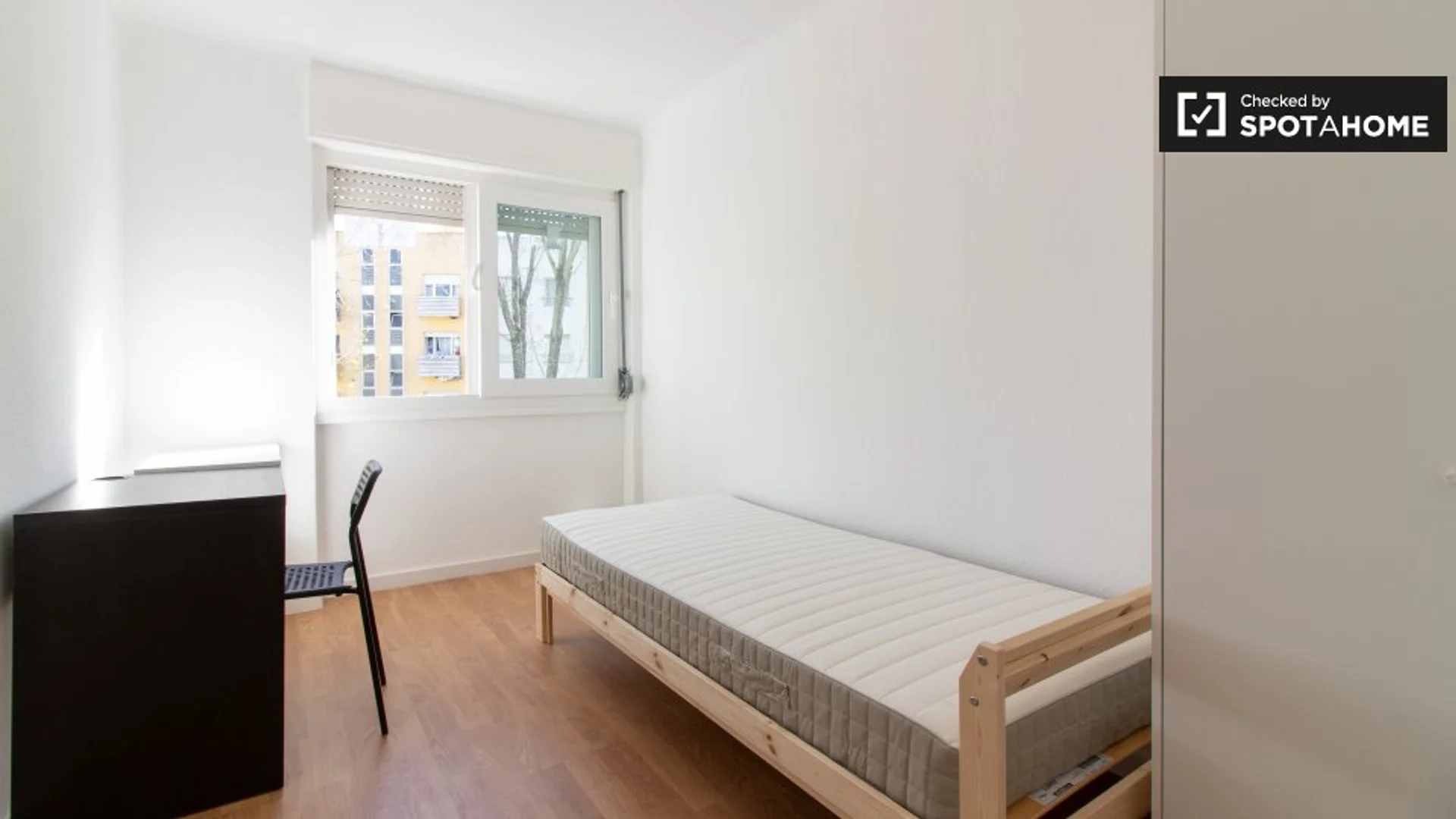 Zimmer in Studentenwohnung in  zu vermieten, voll möbliert
