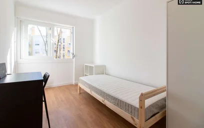Günstiges Privatzimmer in {area}