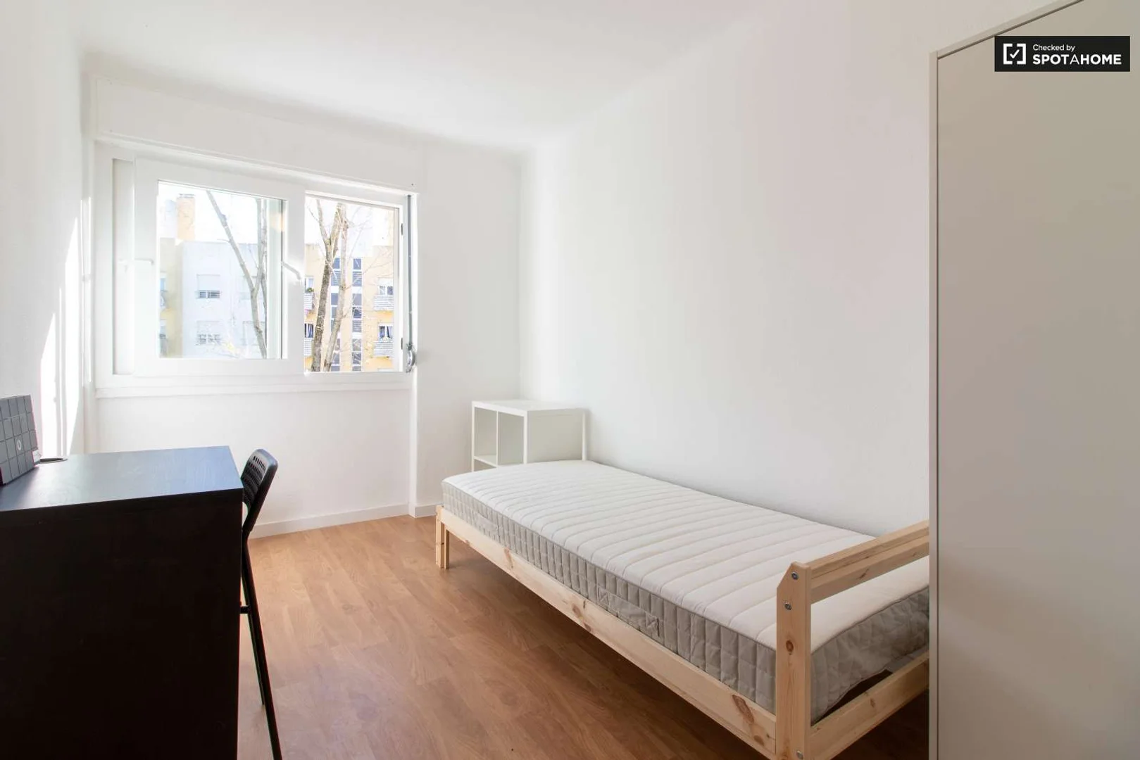 Funktionelles Studentenzimmer perfekt zum Studieren in 