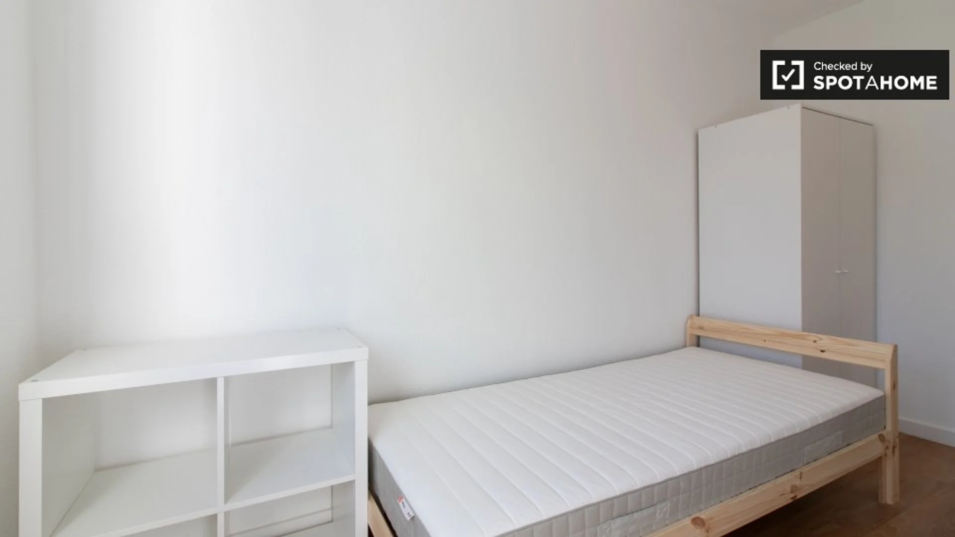 Funktionelles Studentenzimmer perfekt zum Studieren in 