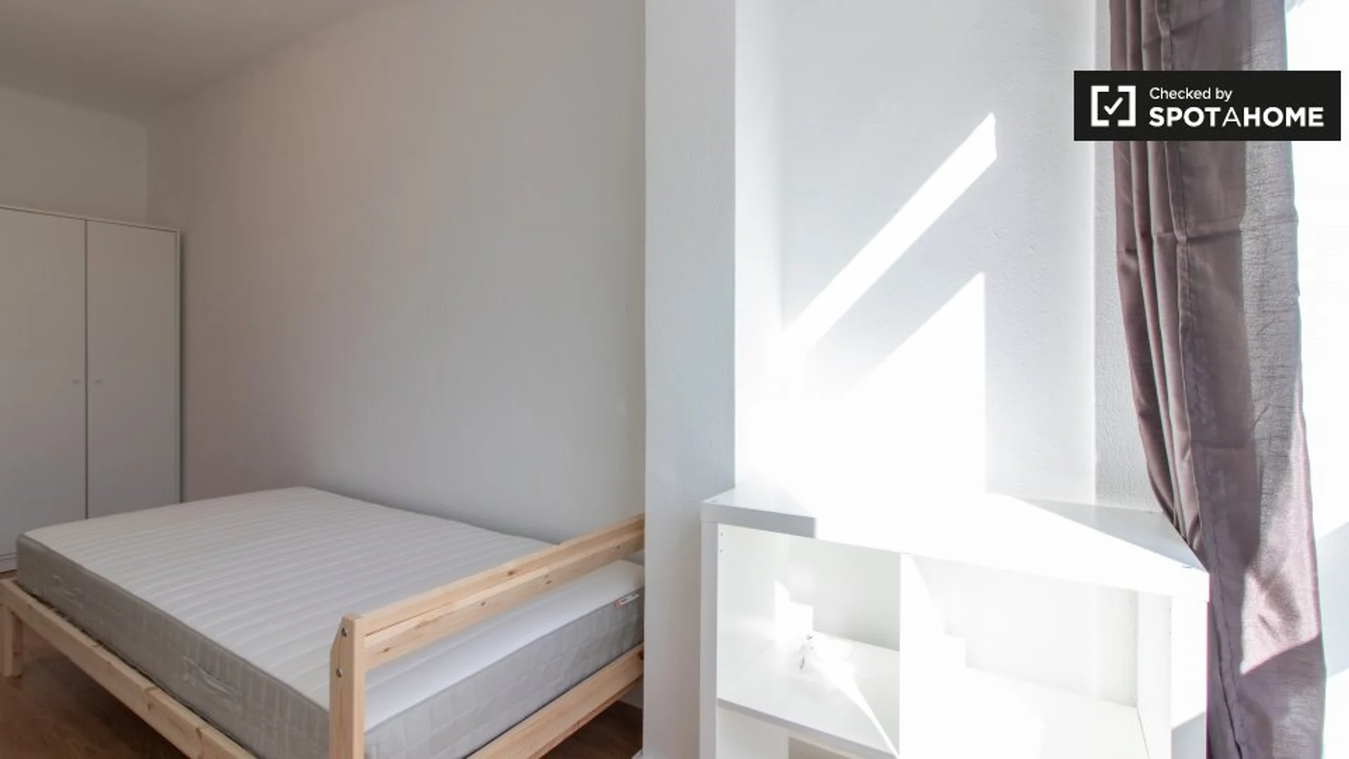 Zimmer in Studentenwohnung in  zu vermieten, voll möbliert