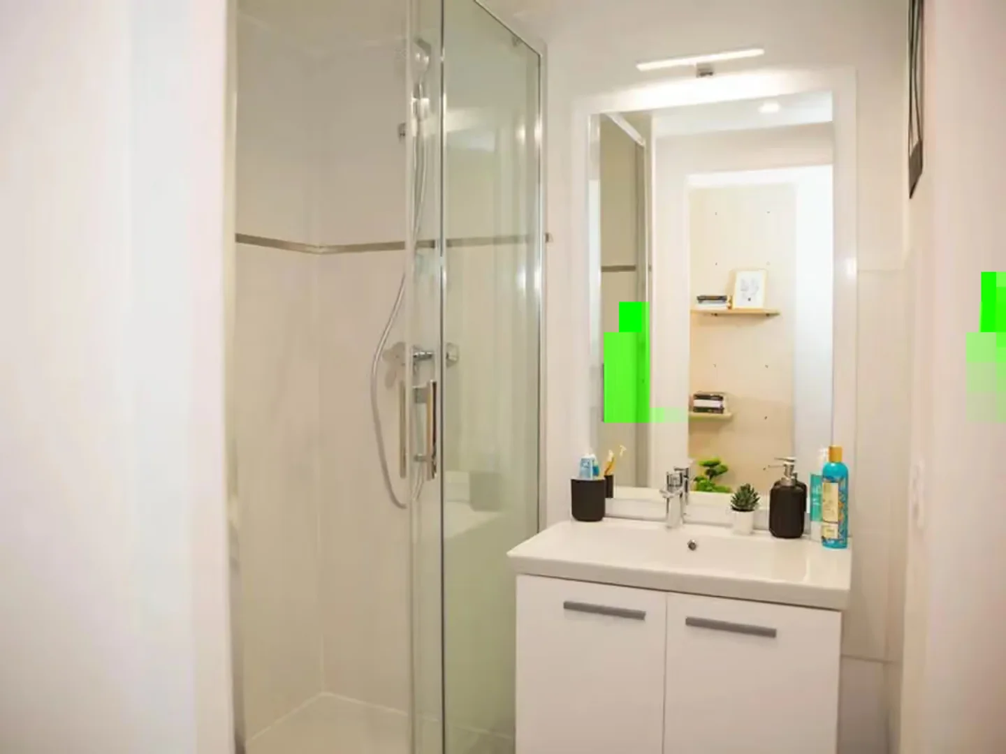 Quarto de estudante económico perto do campus em 