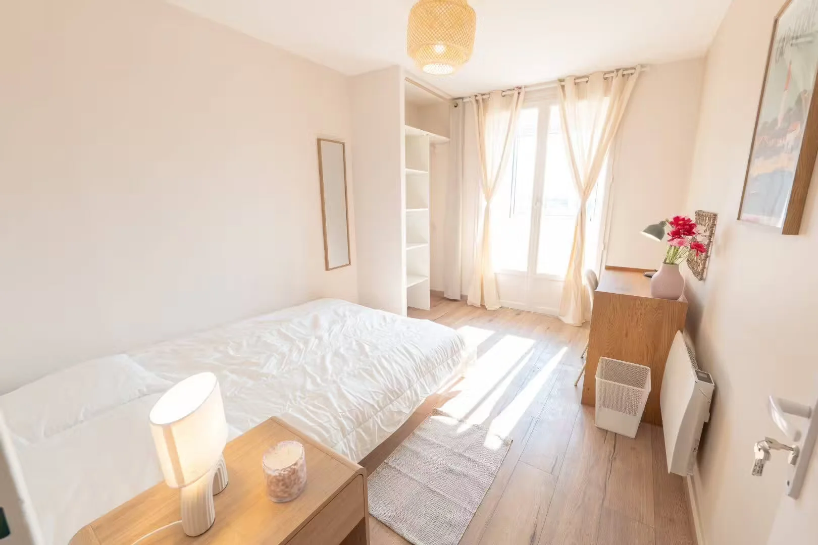 Habitación estudiantil amplia y cómoda en 