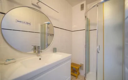 Cheap private room in {area}