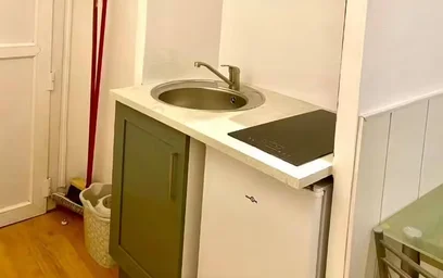 Zimmer mit Doppelbett zu vermieten {area}