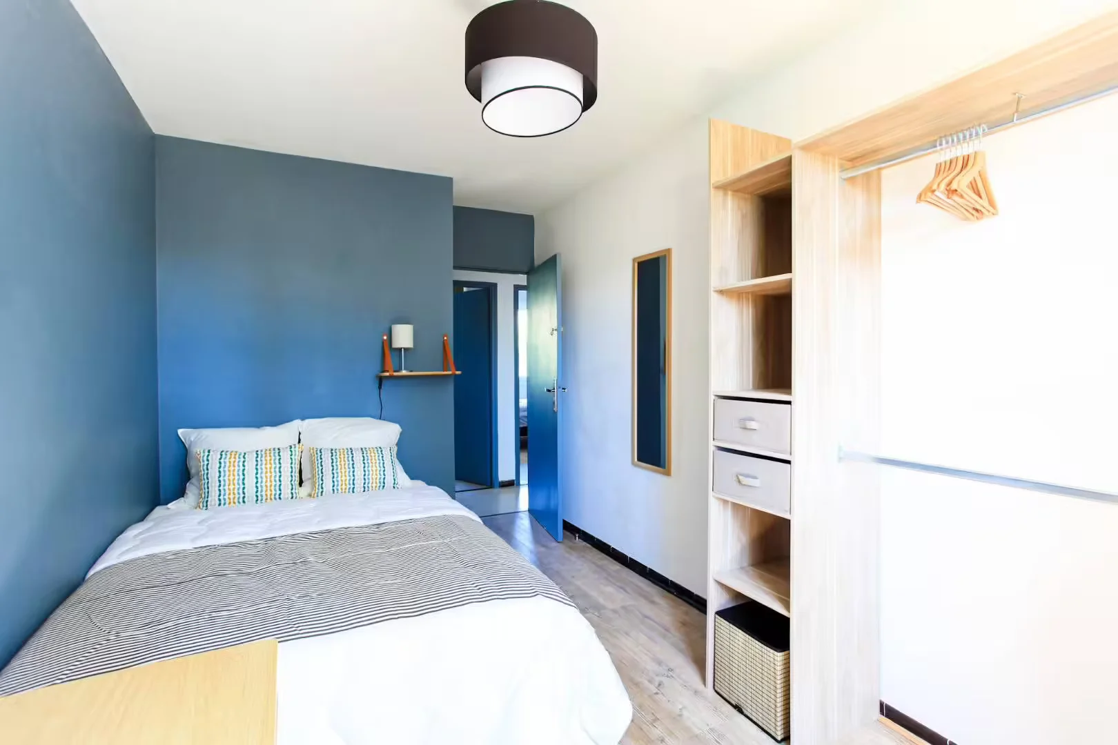 Habitación asequible para estudiantes con buena iluminación en 