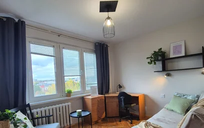 {area} de çift kişilik yataklı kiralık oda