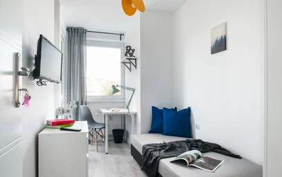 Renting rooms by the month in {area}