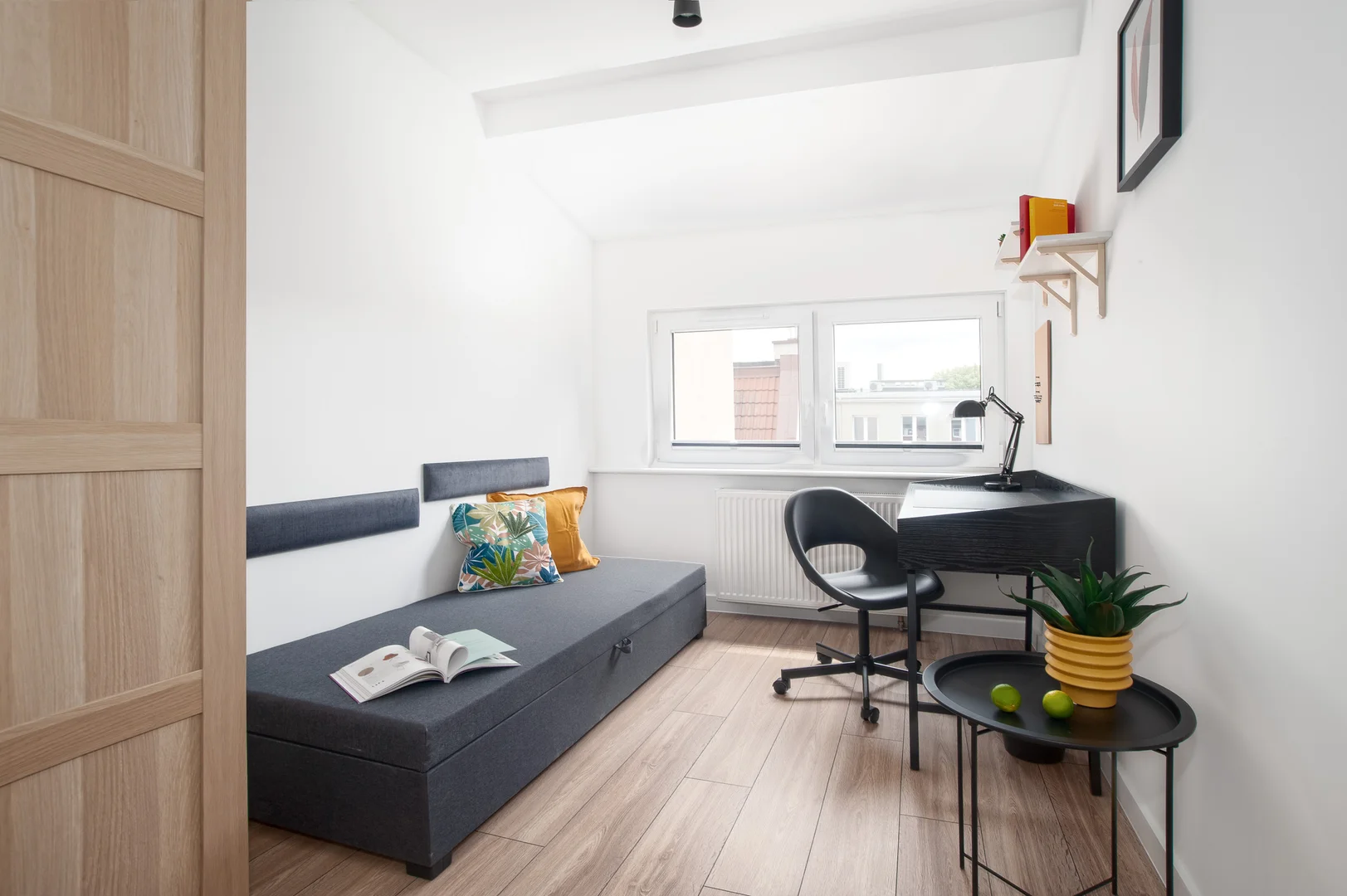 Economical student room with convenient location in 
