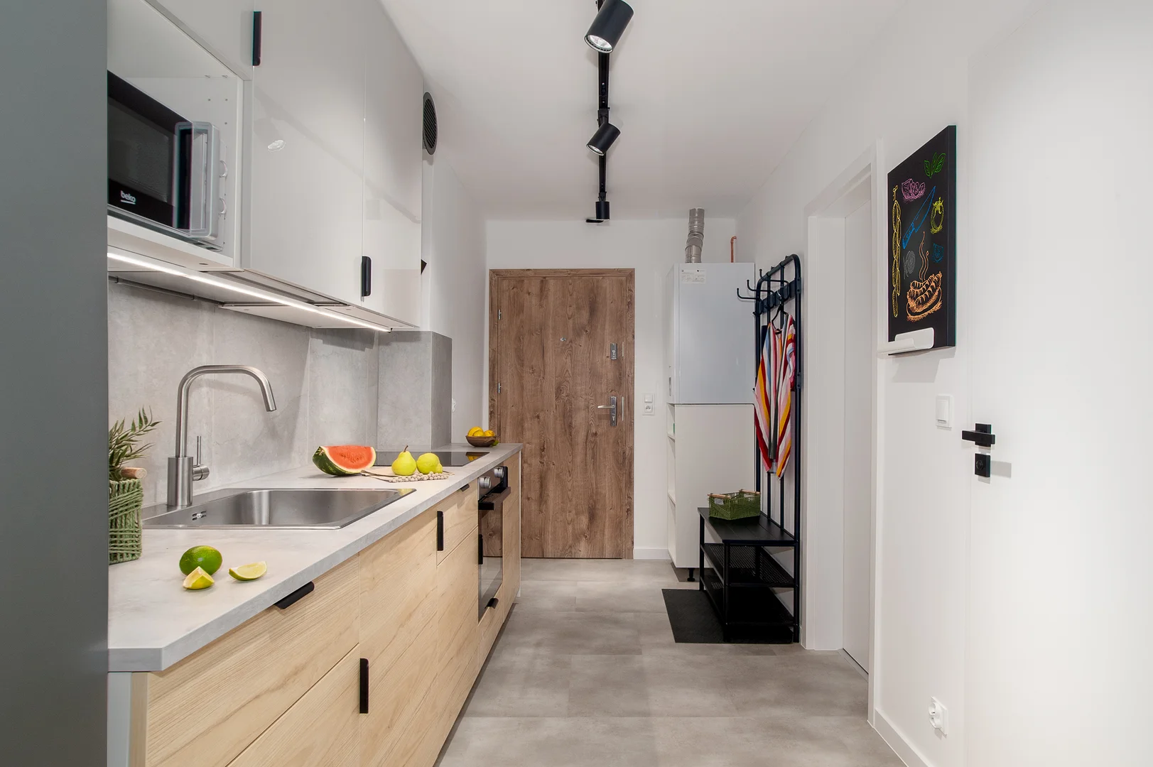 Affordable room for students with ample lighting in 