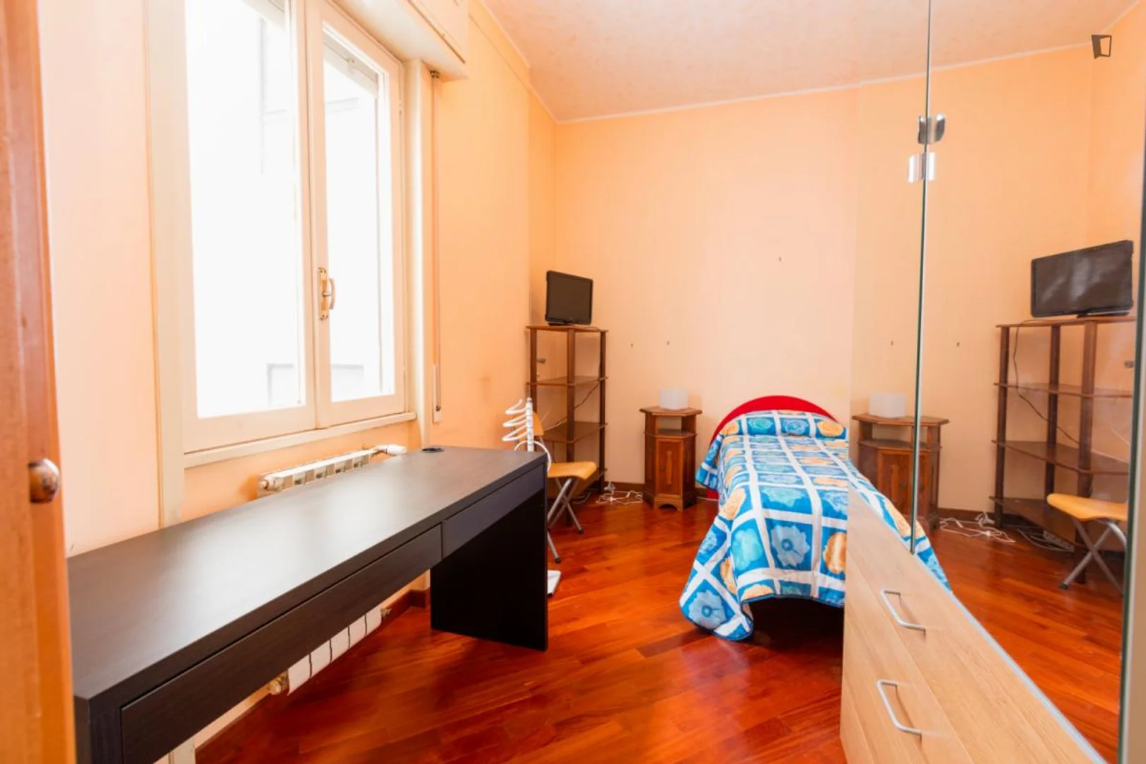 Chambre d'étudiant lumineuse et aérée avec accès facile à l'université dans 
