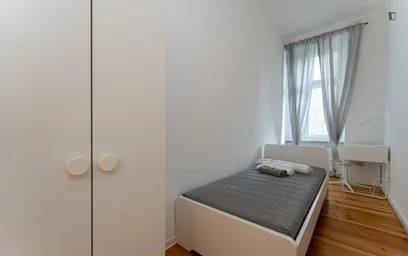 Quarto barato em {area}