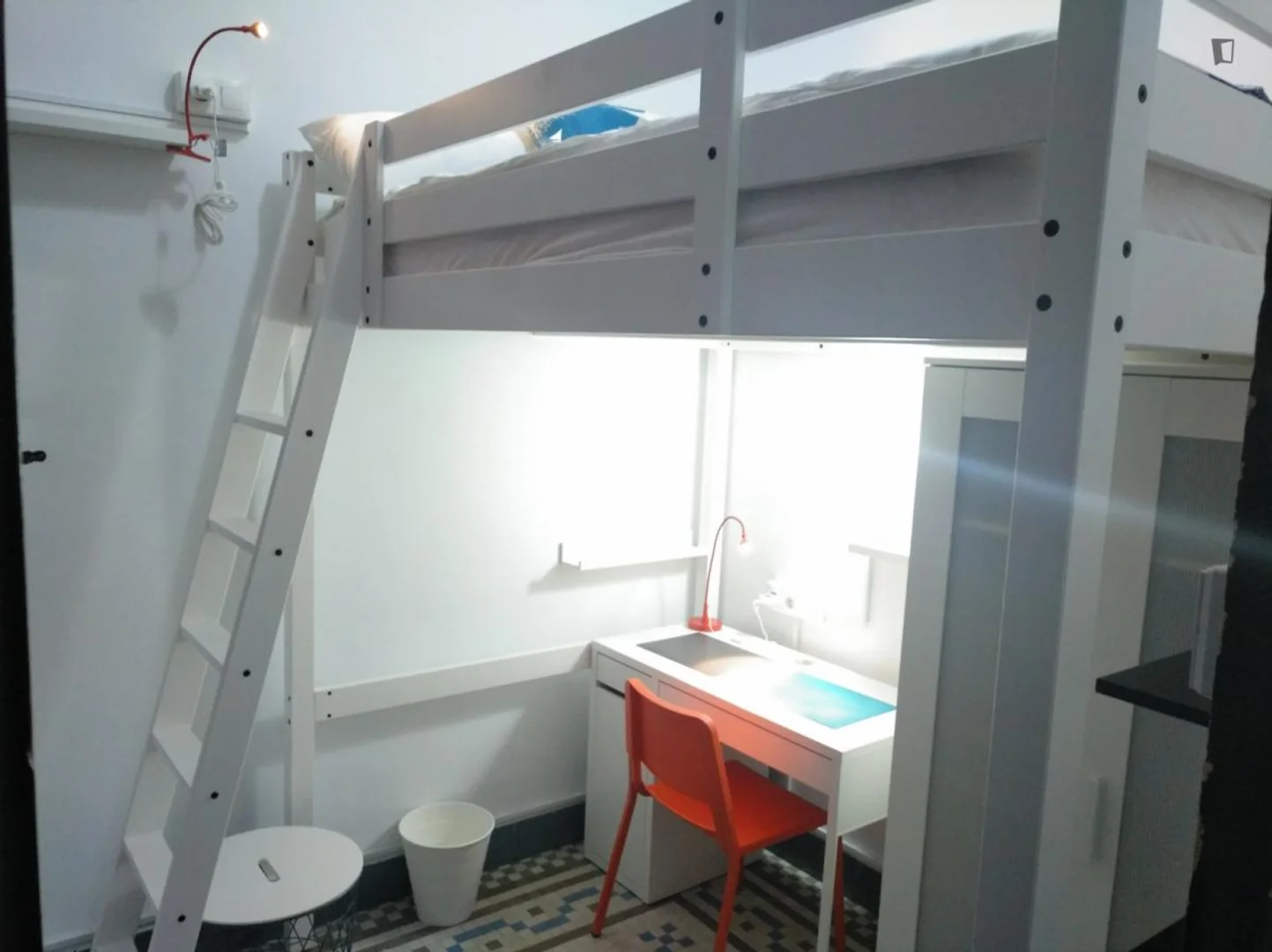 'de öğrenci dairesinde, tamamen mobilyalı kiralık oda