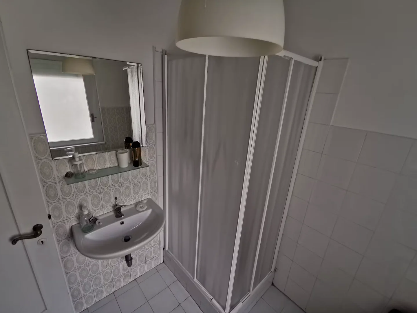 Chambre confortable pour étudiants disponible dans 