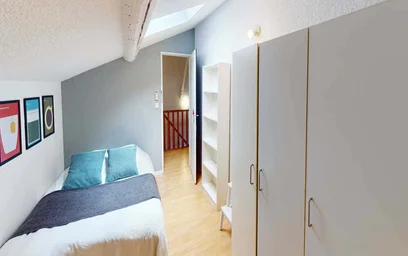 Habitación privada muy luminosa en {area}