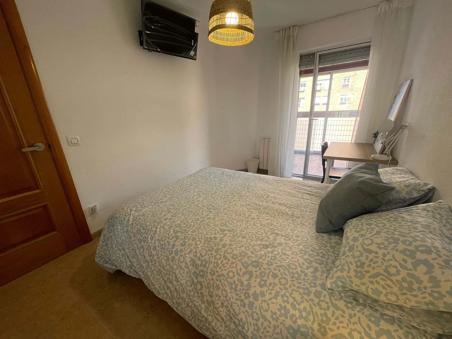 Habitación estudiantil económica cerca del campus en 