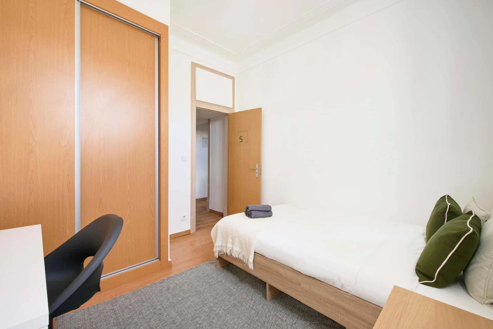 Cozy room for students available in 