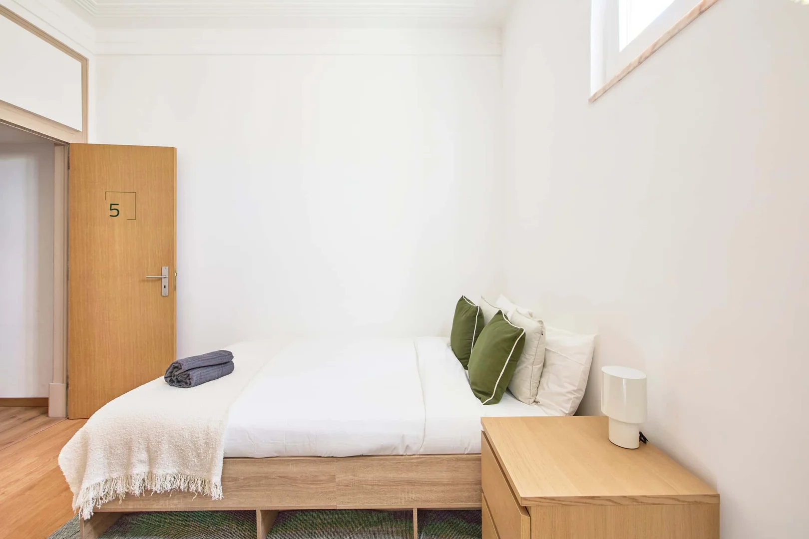 Student-friendly room in  with modern amenities