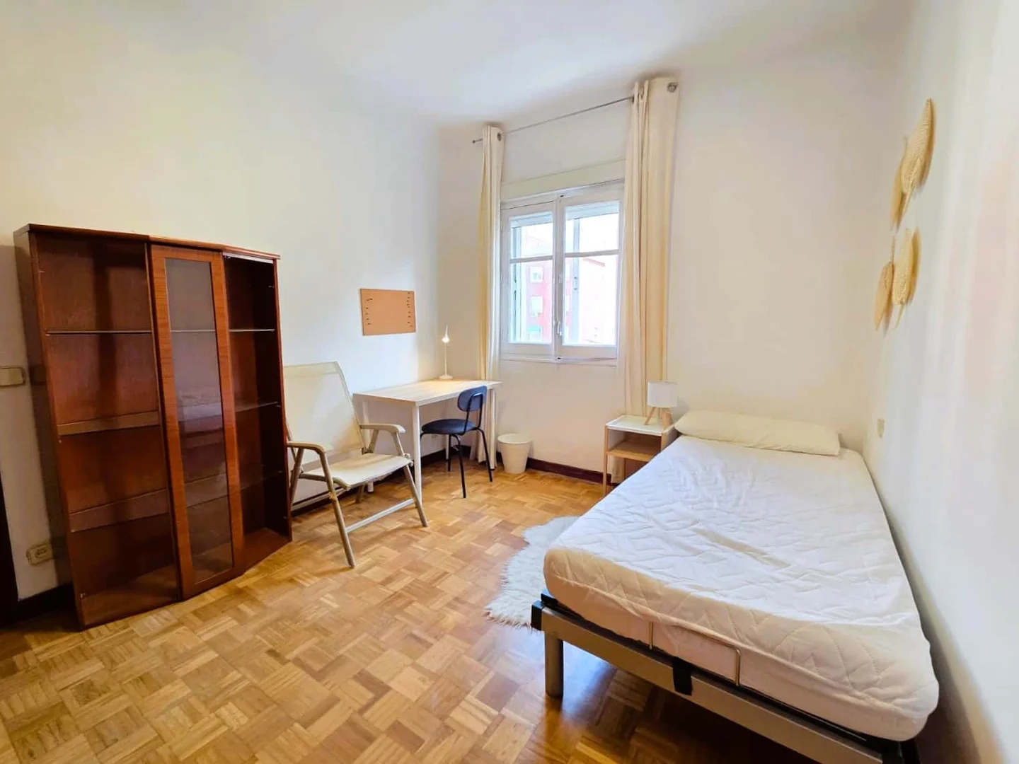 Quarto de estudante económico com localização conveniente em 
