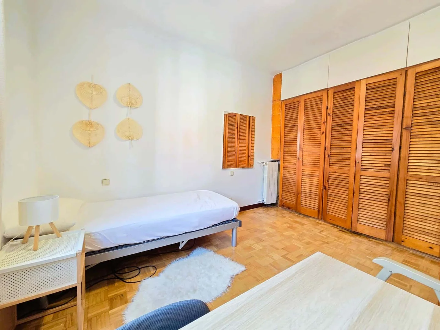 Quarto para alugar em apartamento de estudantes em , totalmente mobilado
