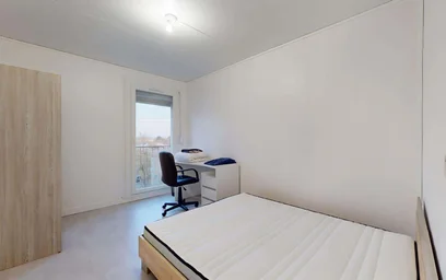 Habitación privada en 6 Rue Massenet, 80080 Amiens, France, imagen 1 de 19