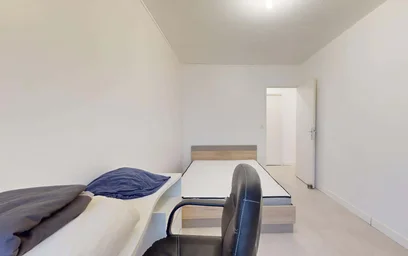 Habitación privada en 6 Rue Massenet, 80080 Amiens, France, imagen 3 de 19