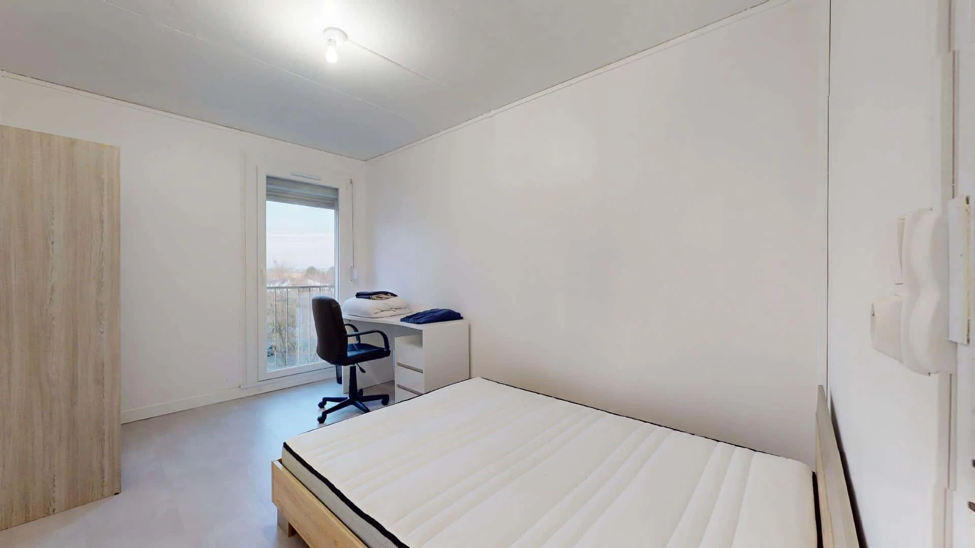Habitación para estudiantes en  con área de estudio y facilidades compartidas