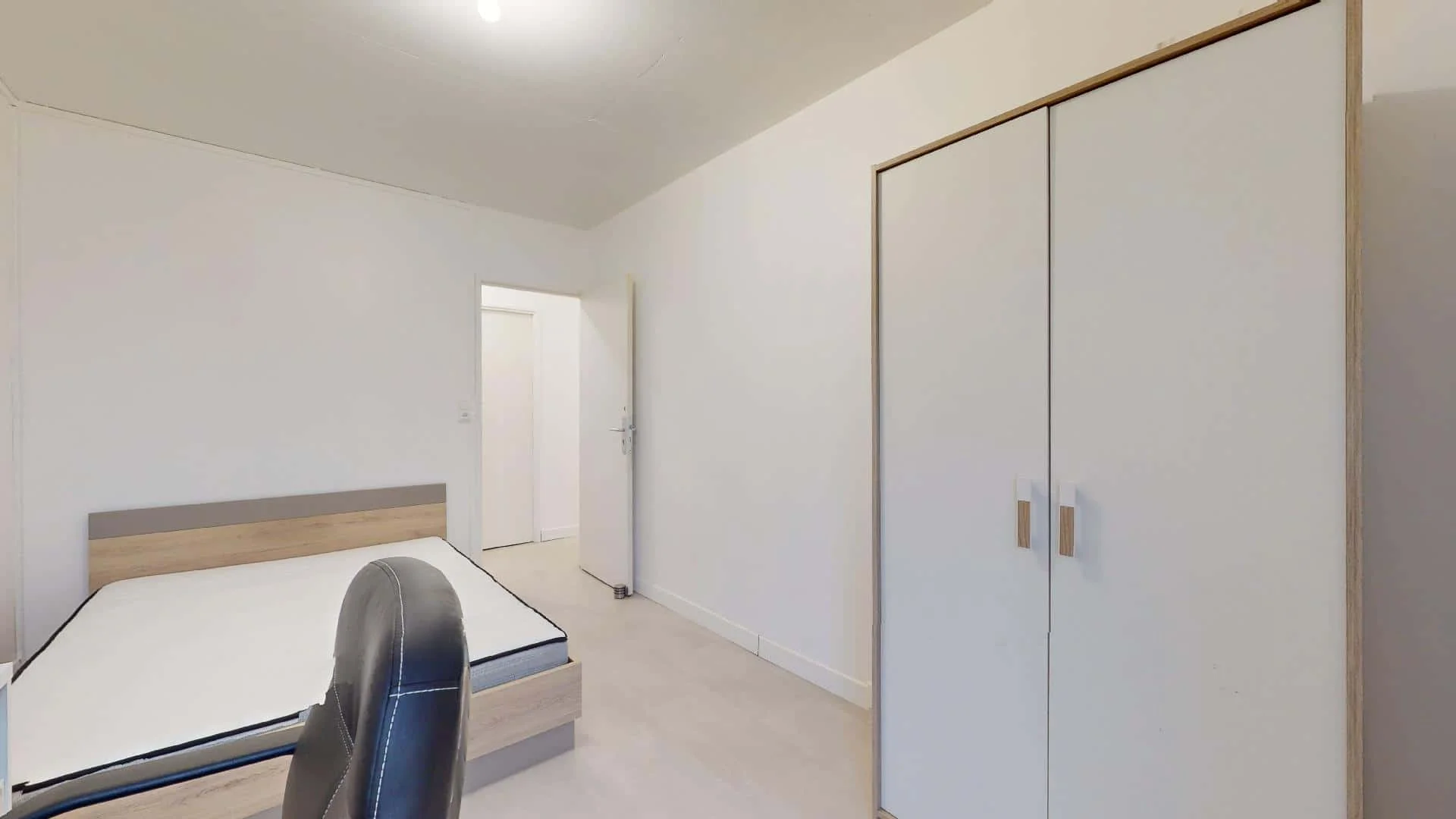 Habitación para estudiantes en  con área de estudio y facilidades compartidas