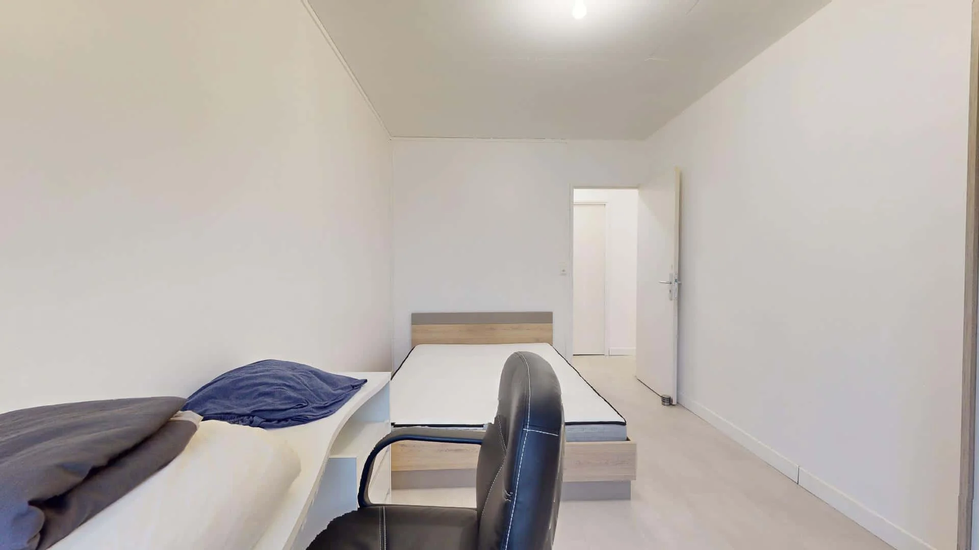 Habitación estudiantil económica cerca del campus en 