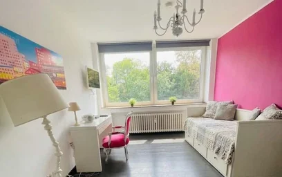 Özel oda konumu Bilker Allee 122, 40217 Düsseldorf, Allemagne, 2 23 görüntüsü