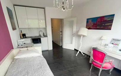 Özel oda konumu Bilker Allee 122, 40217 Düsseldorf, Allemagne, 3 23 görüntüsü