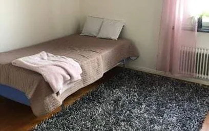 Habitación privada muy luminosa en {area}