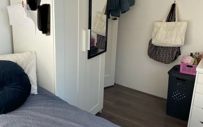 Room for rent with double bed {area}