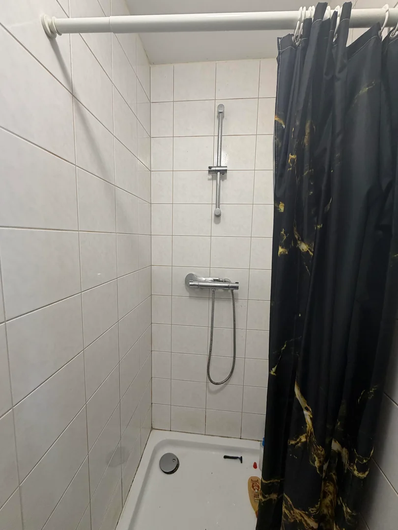 bölgesinde uygun konuma sahip ekonomik öğrenci odası