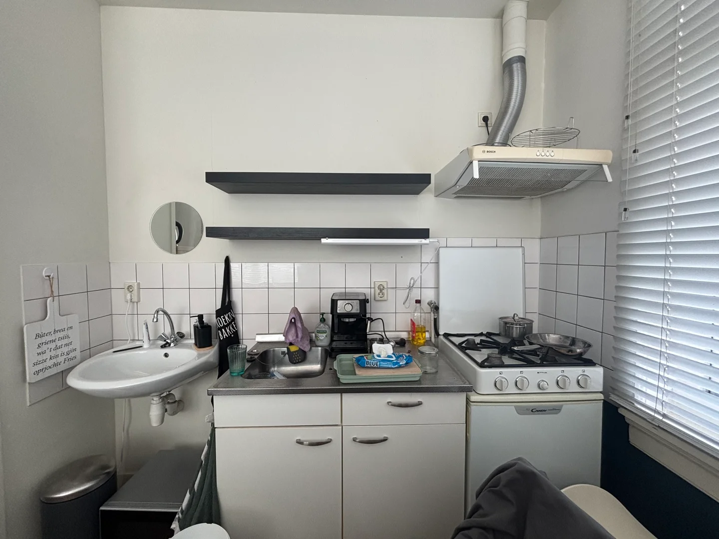 Habitación estudiantil económica con ubicación conveniente en 