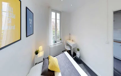 Zimmer mit Doppelbett zu vermieten {area}