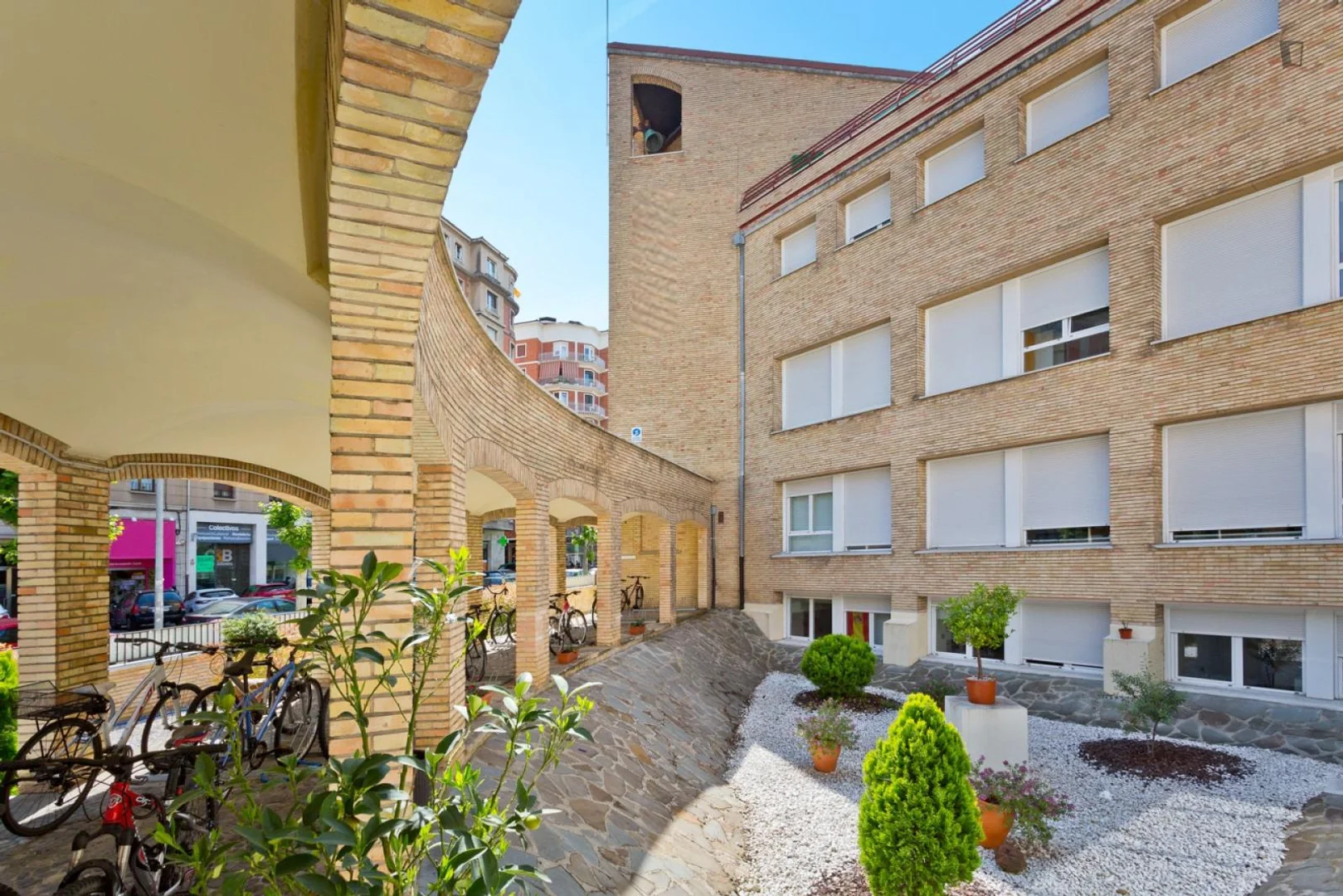 Habitación estudiantil económica cerca del campus en 