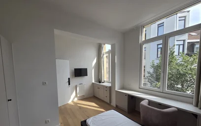 Cheap private room in {area}
