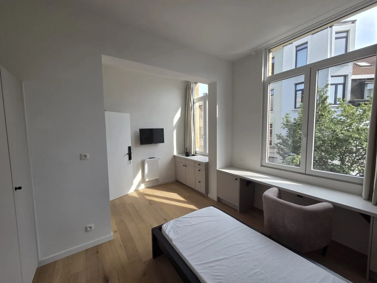 Economical student room with convenient location in 