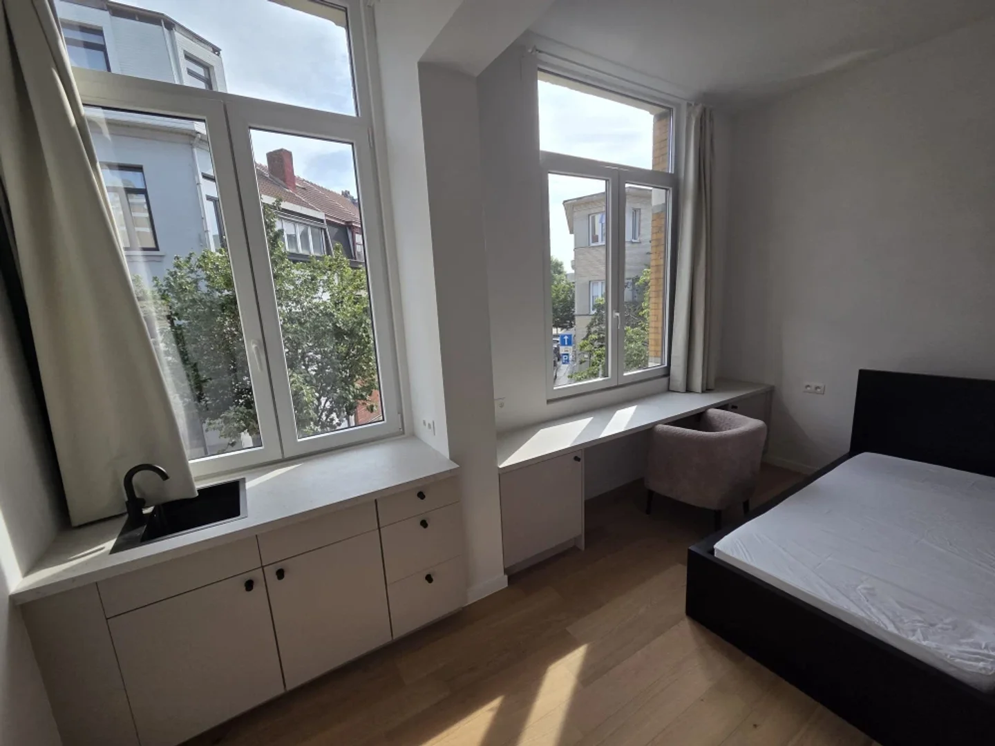 Comfortable and spacious student room in 