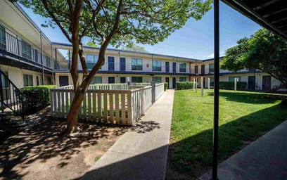 Apartamento inteiro em residência em 911 Bernard Street, Denton, TX 76201, United States, imagem 11 de 13