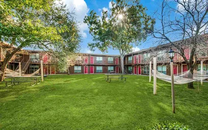 Apartamento inteiro em residência em 911 Bernard Street, Denton, TX 76201, United States, imagem 12 de 13