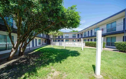 Apartamento inteiro em residência em 911 Bernard Street, Denton, TX 76201, United States, imagem 10 de 13