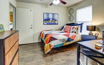 Apartamento inteiro em residência em 2601 W Oak St, Denton, TX 76201, USA, imagem 6 de 31