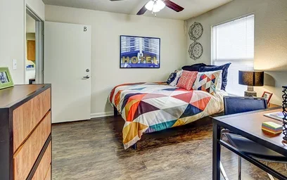 Apartamento inteiro em residência em 2601 W Oak St, Denton, TX 76201, USA, imagem 3 de 30