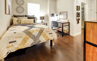 Apartamento inteiro em residência em 2601 W Oak St, Denton, TX 76201, USA, imagem 1 de 31
