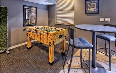 Gesamte Unterkunft im Wohnheim in der 1819 Willowtree Ln, Ann Arbor, MI 48105, USA, bild 12 von 22