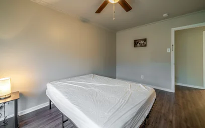 Gesamte Unterkunft im Wohnheim in der Street, TX, Houston, United States, 77033, bild 2 von 23